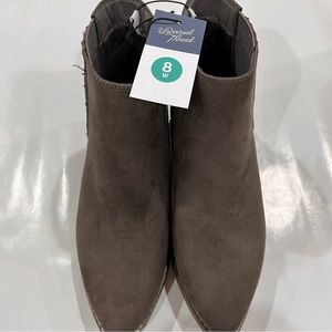 NWT UNIVERSAL THREAD Dark Taupe/Alena Western Ankle Faux Suede Booties Heel 8W